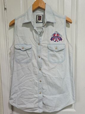Light Wash Sleeveless Button-Up Shirt with Embroidered 1995 All-Star Patch
